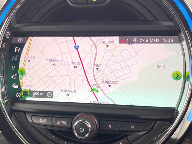 ●純正ナビ:一体感のあるナビは、高級感ある車内を演出してくれます。Bluetooth再生などオーディオ機能も充実しておりますので、運転もより楽しめます♪
