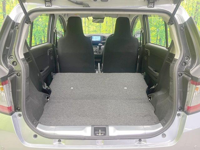 積み下ろしのしやすいデッキにはたっぷりと荷物を積み込んでいただけます。遊びから仕事まで、様々なシーンで頼れます♪