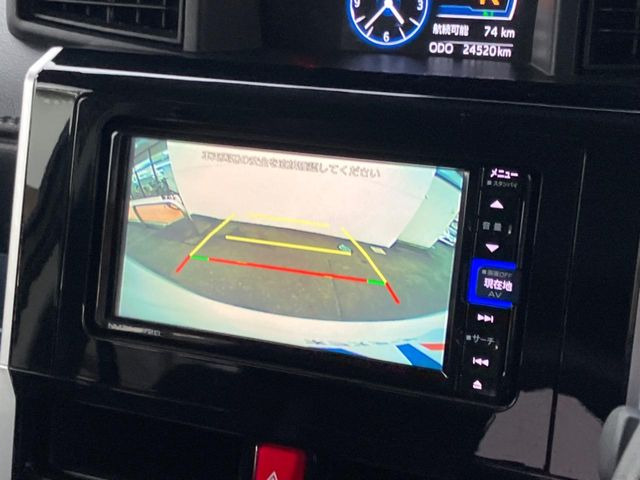 【バックカメラ】駐車時に後方がリアルタイム映像で確認できます。大型商業施設や立体駐車場での駐車時や、夜間のバック時に大活躍!運転スキルに関わらず、今や必須となった装備のひとつです!