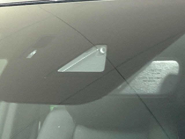 【スマートブレーキサポート】走行中に前方の車両等を認識し、衝突しそうな時は警報とブレーキで衝突回避と被害軽減をアシスト。より安全にドライブをお楽しみいただけます。