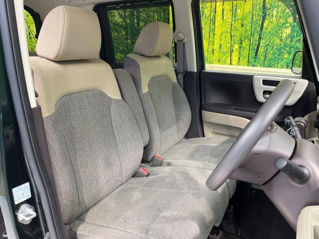 運転席シート廻りは使用感も少なく、良好な状態となっています。丁寧に使われていたことがよくわかりますね。