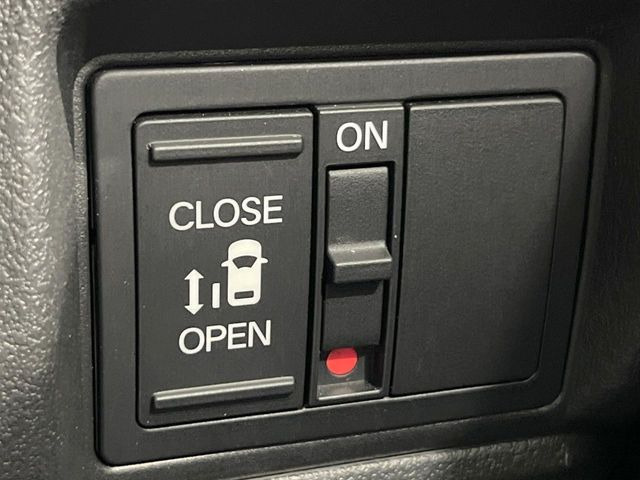 【パワースライドドア】スマートキーや運転席のスイッチでスライドドアの開閉が可能♪電動だから力を入れてドアを開ける必要が無く、小さいお子様でも、重い荷物を持っている時もラクに開け閉めできます♪