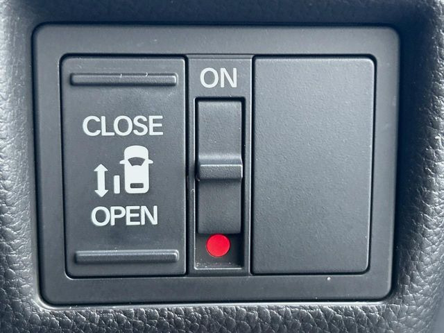 【パワースライドドア】スマートキーや運転席のスイッチでスライドドアの開閉が可能♪電動だから力を入れてドアを開ける必要が無く、小さいお子様でも、重い荷物を持っている時もラクに開け閉めできます♪