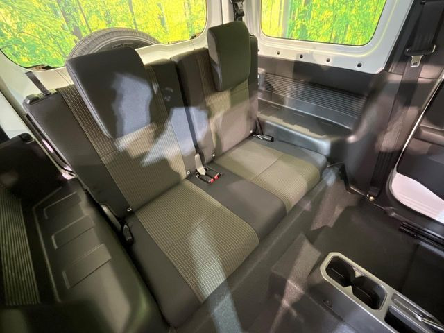 高品質なオリジナルフロアマットもオプションにてご用意しております。お好きなデザインやカラーをお車に合わせて選んでいただくことができます♪