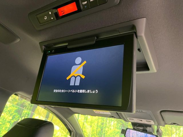【フリップダウンモニター】大画面モニターで後席でもエンタメをお楽しみいただけます。小さなお子様にも大人気の装備です♪