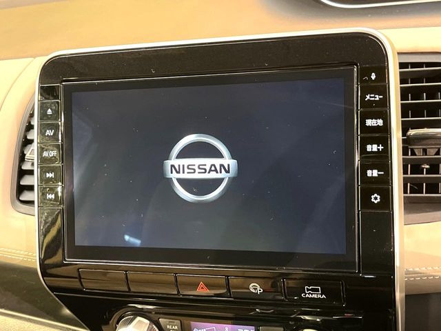 【純正10型ナビ】人気の純正ナビを装備。オーディオ機能も充実しており、Bluetooth接続すればお持ちのスマホやMP3プレイヤーの音楽を再生可能!毎日の運転がさらに楽しくなります!!