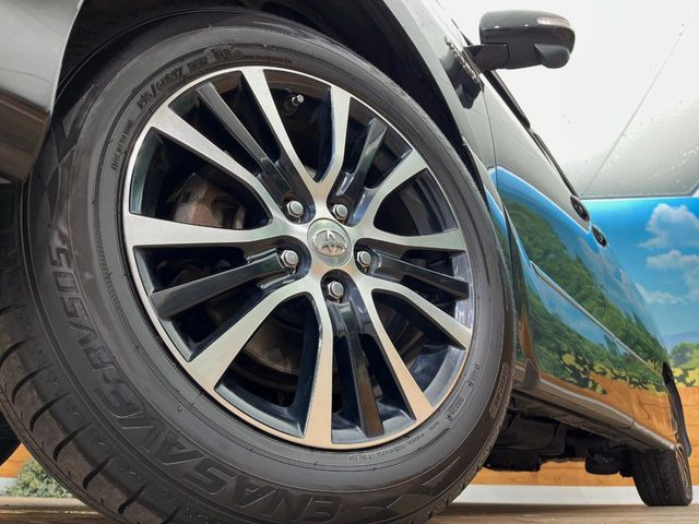 【純正17インチアルミホイール】外観にマッチした純正アルミホイールを装着しております。各種社外アルミホイールや、スタッドレスタイヤも取扱いしております。是非ご相談ください♪