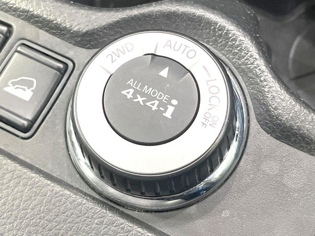 【オールモード4&times;4】2WD/4WDモードを手軽に切り替え可能。燃費重視の2WD、スタック時に役立つLOCK、AUTOモードでは4WDの配分を自動で調整し、路面状況を問わず安定した走りをサポート。