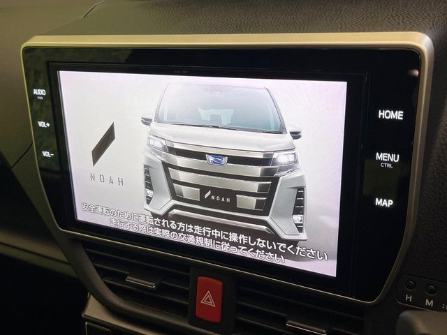 【10.5インチナビ】高級感とインパクトのある大画面ナビを装備。各種オーディオ操作はもちろん、スマホ連携もできる利便性の高いナビです♪