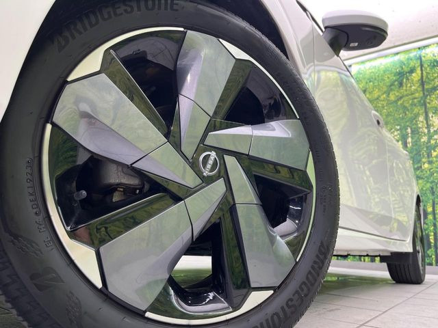 �y����17�C���`�A���~�z�C�[���z�O�ςɃ}�b�`���������A���~�z�C�[���𑕒����Ă���܂��B�e��ЊO�A���~�z�C�[����A�X�^�b�h���X�^�C�����戵�����Ă���܂��B���񂲑��k����������