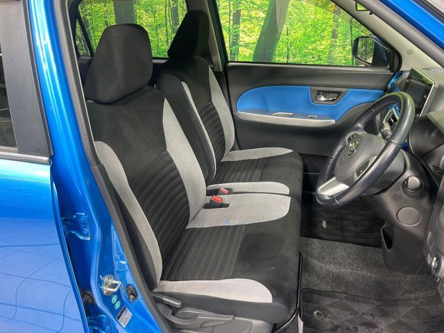 運転席シート廻りは使用感も少なく、良好な状態となっています。丁寧に使われていたことがよくわかりますね。