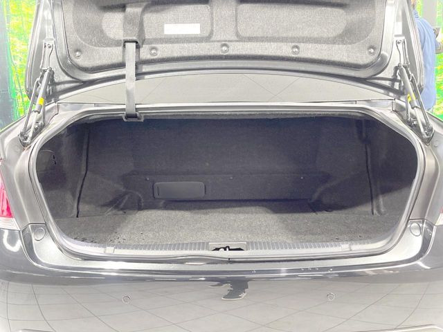 後席を格納すると、これだけの広さが!シーンに合わせたシートアレンジで、大きな荷物も積むことが出来ます♪