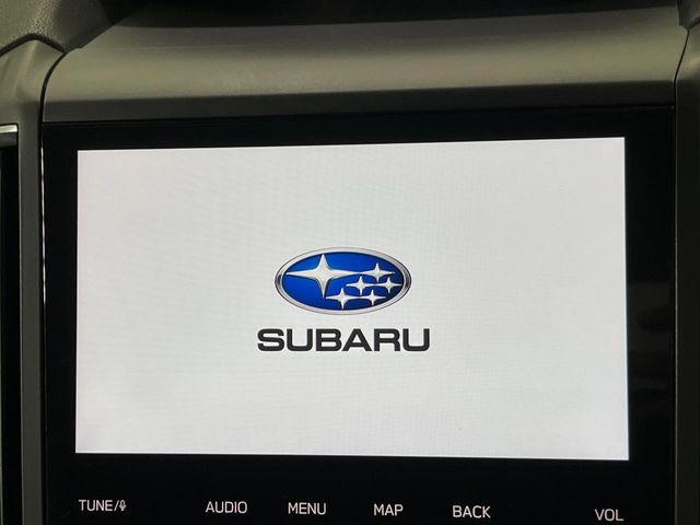 【純正ビルトインナビ】インテリアに溶け込むスタイリッシュな「専用設計ナビ」を装備♪視認性や操作性など基本性能にも優れ、より上質なカーライフをお楽しみいただけます。