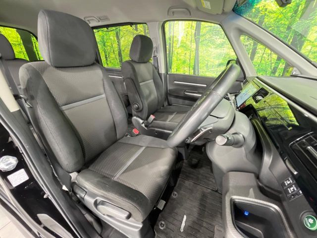 運転席シート廻りは使用感も少なく、良好な状態となっています。丁寧に使われていたことがよくわかりますね。