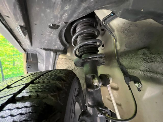 お車を安心してお乗りいただく為には、足回りの定期点検が欠かせません。サービスサポート(有償保証)では無料点検もご提供しており、安心のカーライフをお過ごしいただけるサポート体制が整っています。