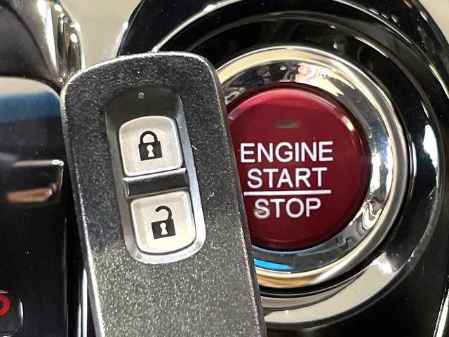 �yHonda�X�}�[�g�L�[�z�J�o����|�P�b�g�ɓ��ꂽ�܂܂ł��h�A�̎{���E�������\�ȃX�}�[�g�L�[�𑕔��B�G���W���̃I���E�I�t�����J�M�����o���K�v����������Ƃ��Ă��֗��ł���