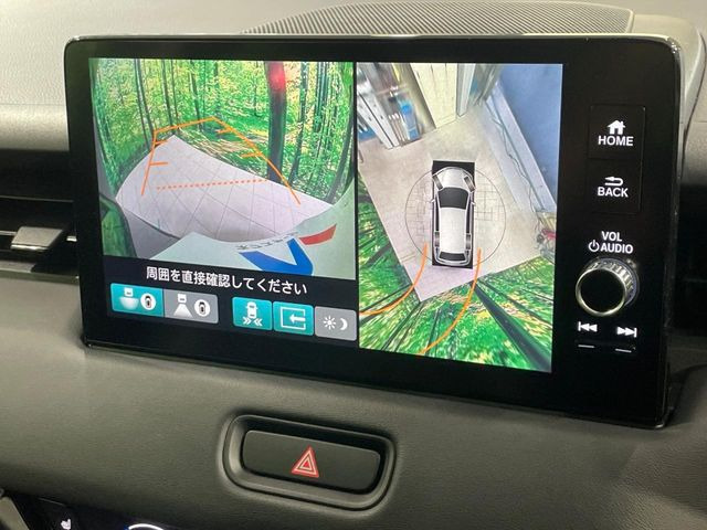 【マルチビューカメラシステム】専用のカメラにより、上から見下ろしたような視点で360度クルマの周囲を確認することができます☆死角部分も確認しやすく、狭い場所での切り返しや駐車もスムーズに行えます。
