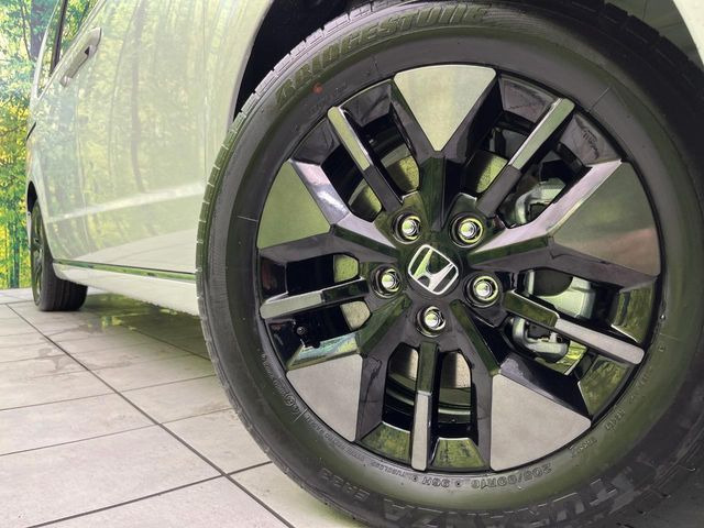 �y����16�C���`�A���~�z�C�[���z�O�ςɃ}�b�`���������A���~�z�C�[���𑕒����Ă���܂��B�e��ЊO�A���~�z�C�[����A�X�^�b�h���X�^�C�����戵�����Ă���܂��B���񂲑��k����������