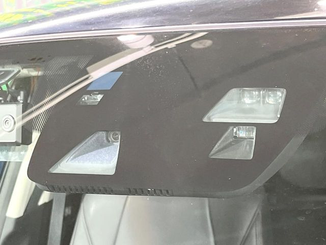 【i-ACTIVESENSE】走行中に前方の車両等を認識し、衝突しそうな時は警報とブレーキで衝突回避と被害軽減をアシスト。より安全にドライブをお楽しみいただけます。