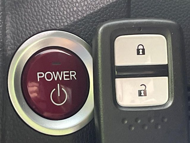 �yHonda�X�}�[�g�L�[�z�J�o����|�P�b�g�ɓ��ꂽ�܂܂ł��h�A�̎{���E�������\�ȃX�}�[�g�L�[�𑕔��B�G���W���̃I���E�I�t�����J�M�����o���K�v����������Ƃ��Ă��֗��ł���