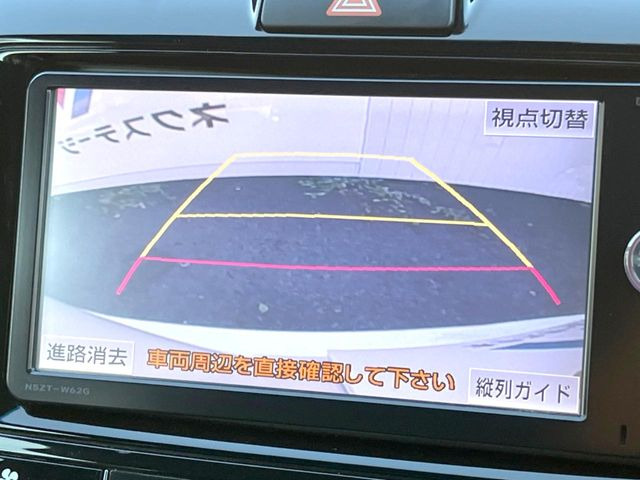 【バックカメラ】駐車時に後方がリアルタイム映像で確認できます。大型商業施設や立体駐車場での駐車時や、夜間のバック時に大活躍!運転スキルに関わらず、今や必須となった装備のひとつです!