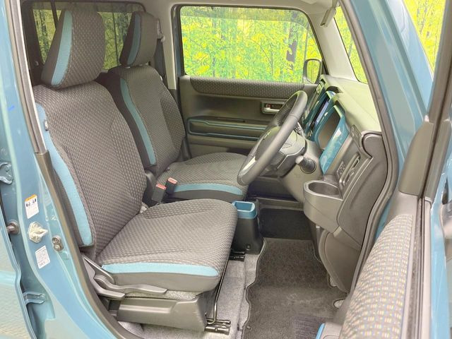 運転席シート廻りは使用感も少なく、良好な状態となっています。丁寧に使われていたことがよくわかりますね。