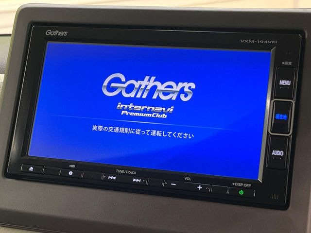 【純正ナビ】人気の純正ナビを装備。オーディオ機能も充実しており、Bluetooth接続すればお持ちのスマホやMP3プレイヤーの音楽を再生可能!毎日の運転がさらに楽しくなります!!