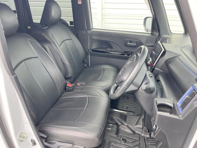 運転席シート廻りは使用感も少なく、良好な状態となっています。丁寧に使われていたことがよくわかりますね。