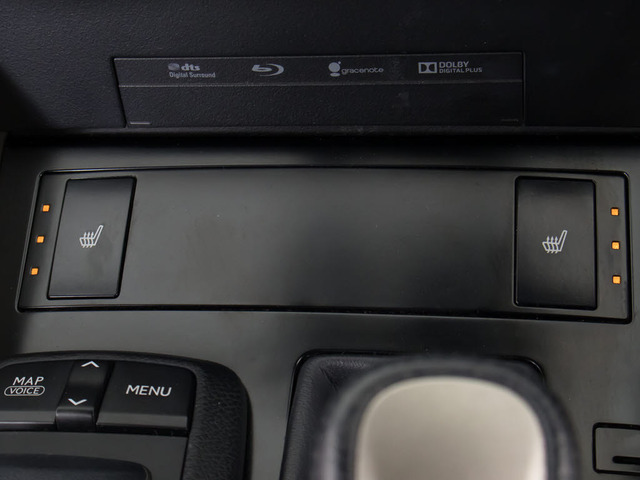 ★快適シートヒーターを装備しています!高級車ならではの装備です!シートが暖まる機能!寒い冬も快適にご乗車頂けますよ!!