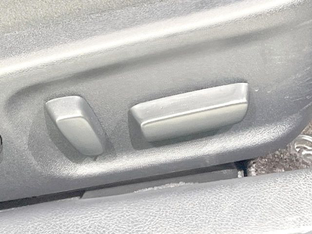 【パワーシート】スイッチ一つで簡単にシートの微調整が可能!電動だから力もいりません!快適なシートポジションにセットして、快適なドライブをお楽しみください。