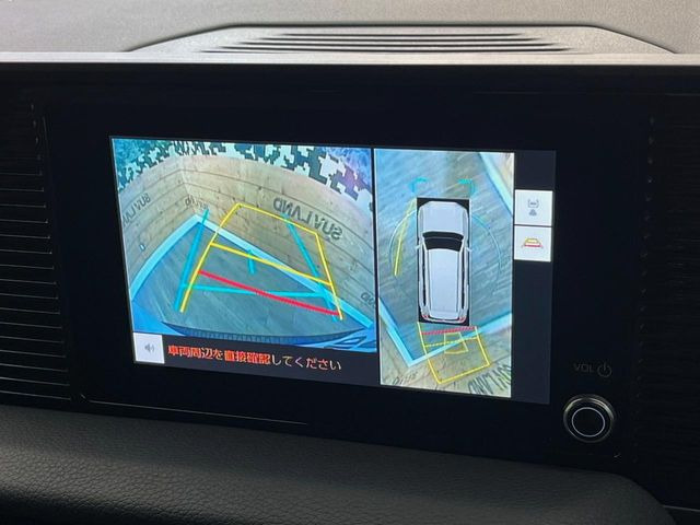【パノラミックビューモニター】専用のカメラにより、上から見下ろしたような視点で360度クルマの周囲を確認することができます☆死角部分も確認しやすく、狭い場所での切り返しや駐車もスムーズに行えます。