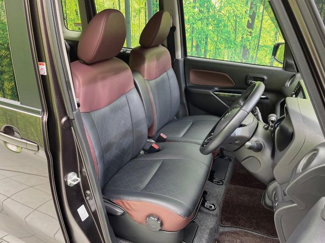 運転席まわりには十分なスペースがあり、大柄な方でもゆったり運転していただける環境です。