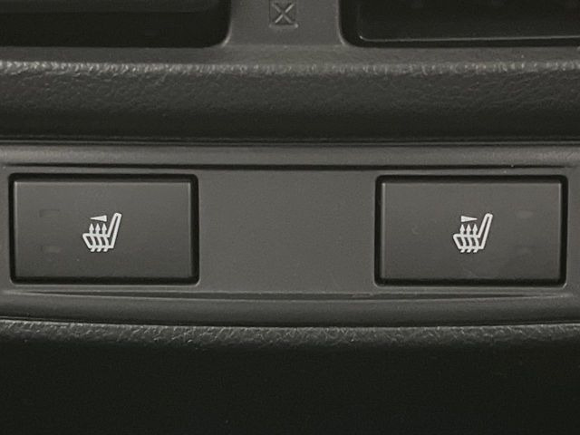 【前席+後席シートヒーター】寒い日に重宝するシートヒーターを後席にも装備!エアコンより早く温まってくれるので寒がりの人も安心ですね♪エアコンの温風は乾燥するから苦手、という方にもをおすすめです。