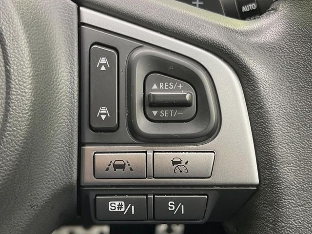 【全車速追従機能付クルーズコントロール】高速道路での長距離走行が楽に!!自動で速度を保つクルーズコントロールが、衝突軽減システムと連携し、前方の車両を感知して車間を保つように速度調節してくれます!!