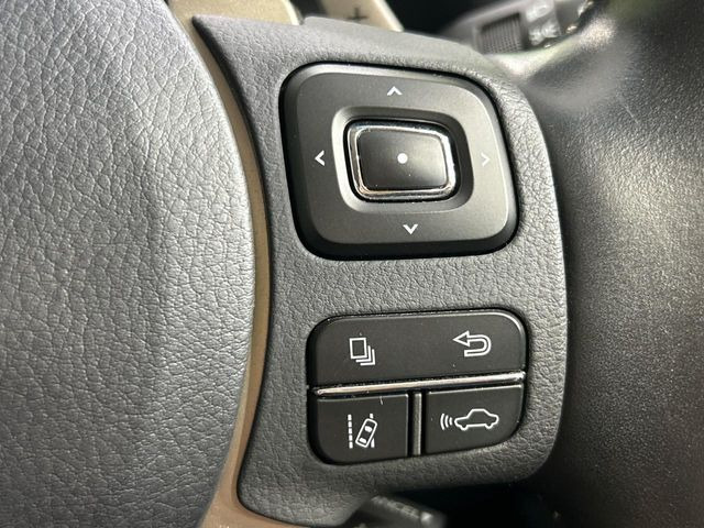 【レーダークルーズコントロール】高速道路での長距離走行が楽に!!自動で速度を保つクルーズコントロールが、衝突軽減システムと連携し、前方の車両を感知して車間を保つように速度調節してくれます!!