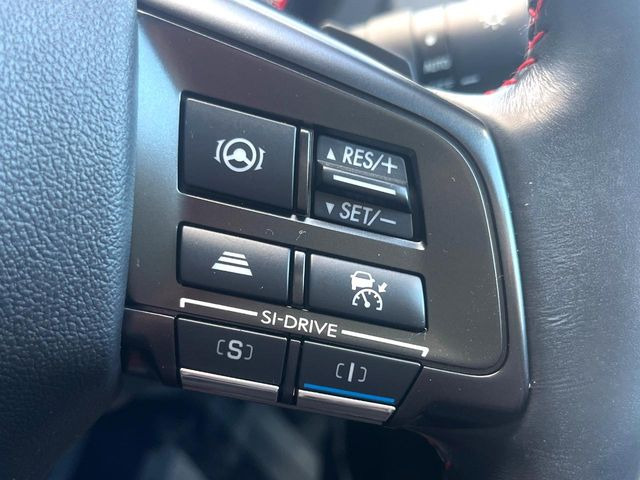 【クルーズコントロール】高速道路もラクラク走行。アクセルを離しても一定速度で走行ができ、長距離運転時の負担を軽減!加速・減速も簡単なスイッチ操作で調整できます。