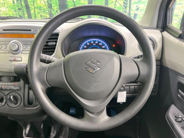 インテリアに合わせたデザインのステアリングは、運転される方のことも考え、運転しやすい形状、大きさです。是非一度、実際に触ってお確かめください。