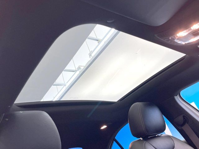 ���p�m���~�b�N�X���C�f�B���O���[�t::�唗�͂̃p�m���}���[�t�́A�㕔���Ȃɂ܂ő����Ă���A�J���I�ȋ�Ԃ����y���݂��������܂��B