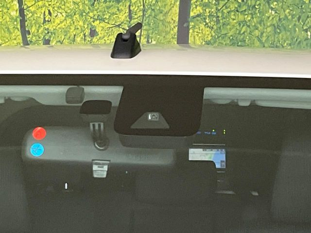 【トヨタセーフティセンス】走行中に前方の車両等を認識し、衝突しそうな時は警報とブレーキで衝突回避と被害軽減をアシスト。より安全にドライブをお楽しみいただけます。