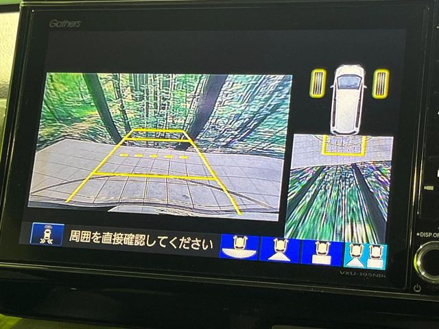 【バックカメラ】駐車時に後方がリアルタイム映像で確認できます。大型商業施設や立体駐車場での駐車時や、夜間のバック時に大活躍!運転スキルに関わらず、今や必須となった装備のひとつです!