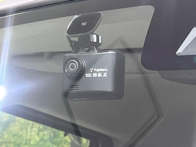 【ドライブレコーダー】ドライブレコーダー装備!走行中はもちろん、あおり運転や事故に遭遇した際、映像で記録し、万一のリスクに備えます。※記録用SDカードはお客様ご自身でご準備いただく必要があります。