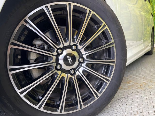 �y17�C���`�A���~�z�C�[���z�O�ςɃ}�b�`�����A���~�z�C�[���𑕒����Ă���܂��B�e��A���~�z�C�[����A�X�^�b�h���X�^�C�����戵�����Ă���܂��B���񂲑��k����������