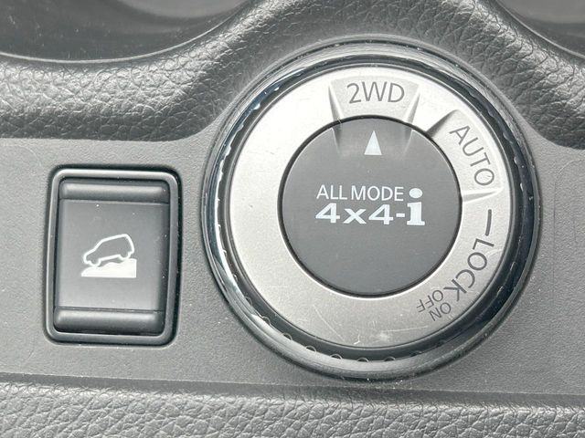 【オールモード4&times;4】2WD/4WDモードを手軽に切り替え可能。燃費重視の2WD、スタック時に役立つLOCK、AUTOモードでは4WDの配分を自動で調整し、路面状況を問わず安定した走りをサポート。