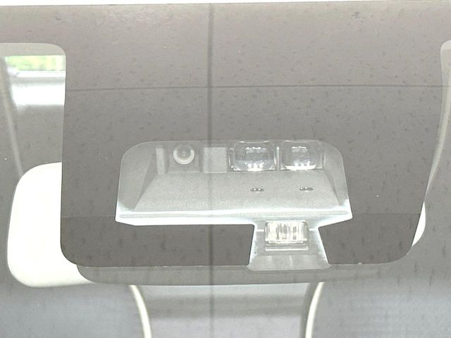 【スズキ セーフティサポート】走行中に前方の車両等を認識し、衝突しそうな時は警報とブレーキで衝突回避と被害軽減をアシスト。より安全にドライブをお楽しみいただけます。