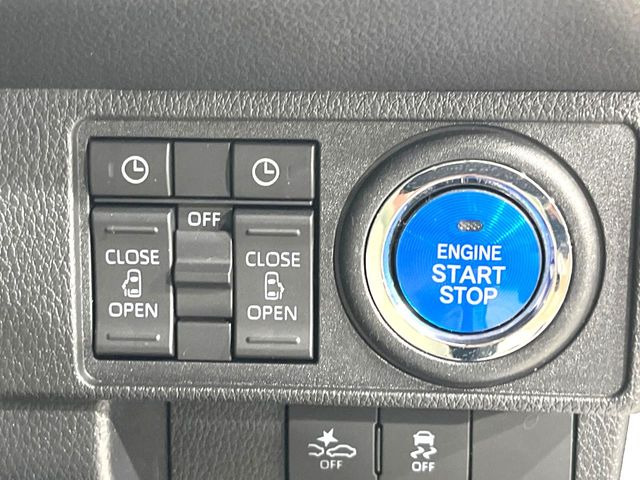 【両側パワースライドドア】スマートキーや運転席のスイッチで後席両側スライドドアの開閉が可能♪電動だから力を入れてドアを開ける必要が無く、小さなお子様でも簡単に開け閉めでき快適です♪