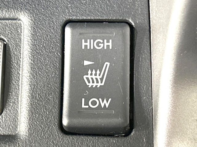 【シートヒーター】寒い日に重宝するシートヒーター!エアコンより早く温まってくれるので寒がりの人も安心ですね♪エアコンの温風は乾燥するから苦手、という方にもをおすすめです。