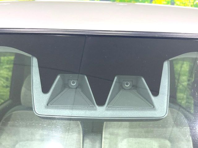 【スマートアシスト】走行中に前方の車両等を認識し、衝突しそうな時は警報とブレーキで衝突回避と被害軽減をアシスト。より安全にドライブをお楽しみいただけます。