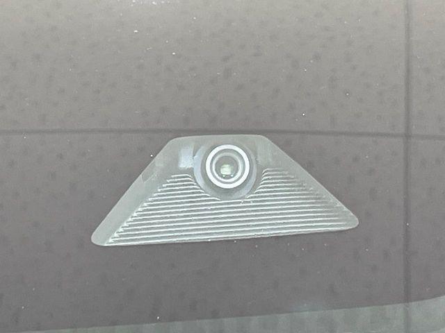 【スマートブレーキサポート】走行中に前方の車両等を認識し、衝突しそうな時は警報とブレーキで衝突回避と被害軽減をアシスト。より安全にドライブをお楽しみいただけます。