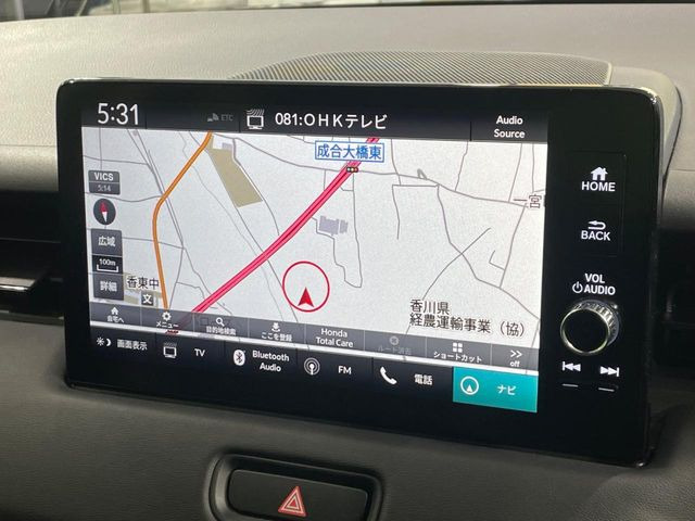 【メーカー純正9型ナビ】インテリアに溶け込むスタイリッシュな「専用設計」メーカーナビを装備♪視認性や操作性など基本性能にも優れ、より上質なカーライフをお楽しみいただけます。