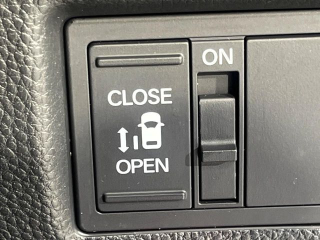 【パワースライドドア】スマートキーや運転席のスイッチでスライドドアの開閉が可能♪電動だから力を入れてドアを開ける必要が無く、小さいお子様でも、重い荷物を持っている時もラクに開け閉めできます♪